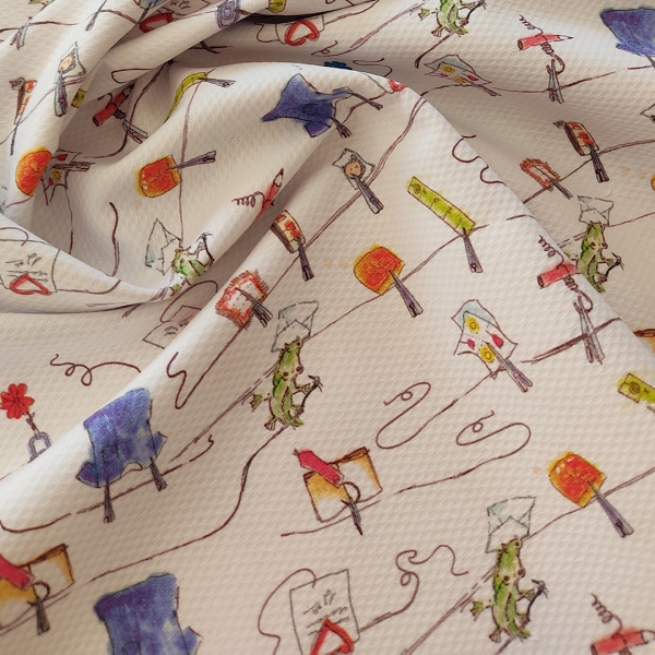 Tela piqué en blanco con estampado de bosque de colores